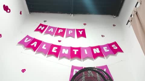Snapshot of petiteivoryqueen chatting on February 28, 7:15 am danna online show from February 28, 7:15 am