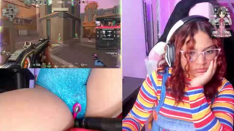 Snapshot of petitesofia_ chatting on October 14, 5:27 pm Sofia online show from October 14, 5:27 pm