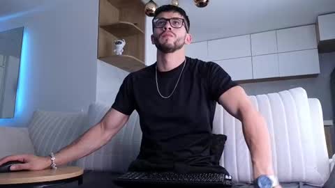 phantom_bigger1 online show from November 18, 2:42 pm