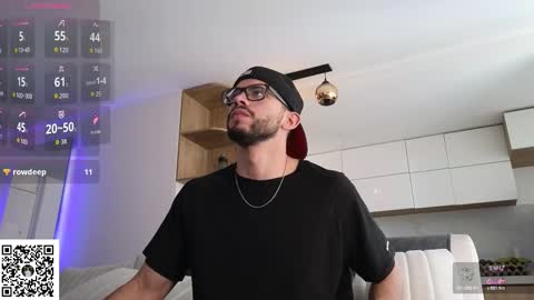 phantom_bigger1 online show from February 20, 5:15 pm