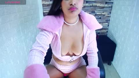 Snapshot of phattycole chatting on October 14, 3:15 pm Hi there love Im Phatty jeje lets have some fun together online show from October 14, 3:15 pm