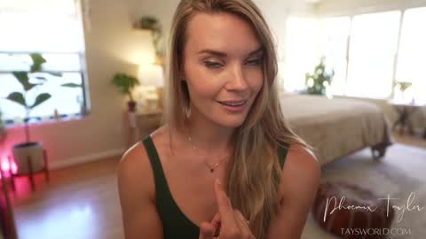 PHOENIX TAYLOR online show from September 16, 1:18 am