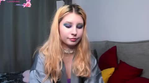 Phoenixvale Pls follow me online show from December 5, 3:10 pm