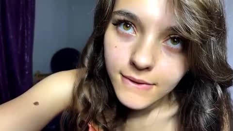 Lola online show from May 14, 3:21 pm
