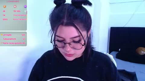 phylavell_ online show from July 2, 8:58 pm