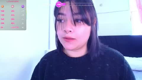 phylavell_ online show from June 24, 2:46 pm