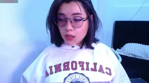 phylavell_ online show from July 6, 12:07 am