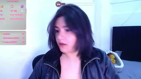 phylavell_ online show from June 27, 9:10 pm