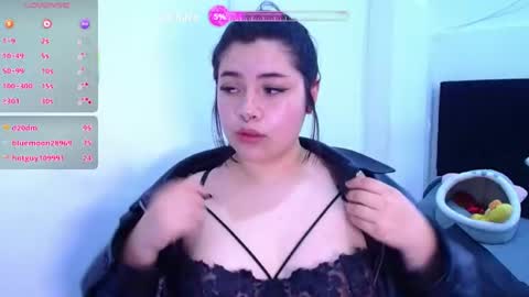 phylavell_ online show from June 26, 10:04 pm