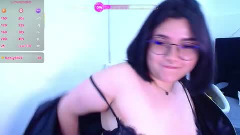 phylavell_ online show from June 28, 9:11 pm