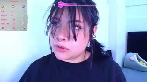 phylavell_ online show from June 25, 9:31 pm