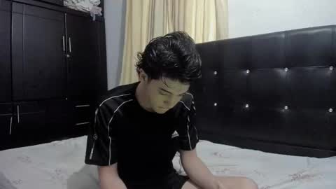 picaszomilos350 online show from January 12, 1:18 pm