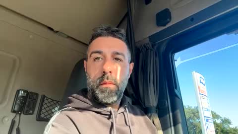 pierotu online show from December 2, 8:14 am