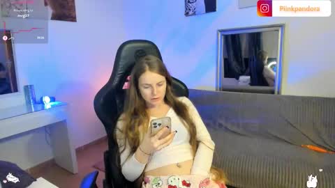 PiinkPandora online show from January 31, 9:23 pm