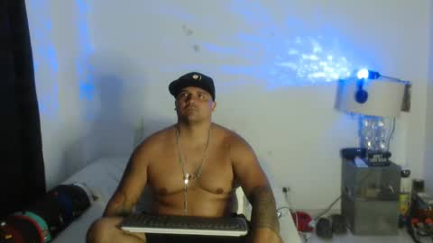 Snapshot of pikoro_gomez chatting on January 18, 2:58 am pikoro_gomez online show from January 18, 2:58 am