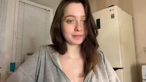 Snapshot of pileacadieri__ chatting on September 16, 5:27 pm Trisha online show from September 16, 5:27 pm