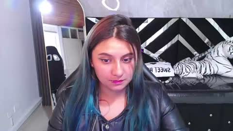 Pink online show from June 25, 4:23 pm