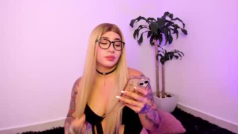 KELLY  online show from June 11, 8:07 pm