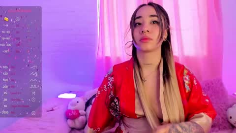 Snapshot of pink_quarz chatting on January 17, 8:33 pm KELLY online show from January 17, 8:33 pm