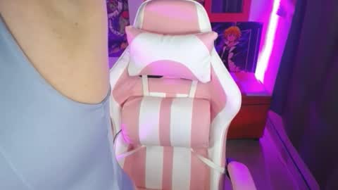 pink_yuii online show from October 25, 11:38 pm