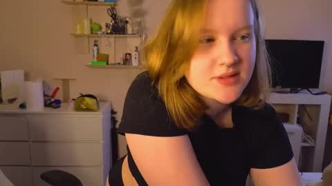 pinkiep1e online show from April 10, 3:34 am