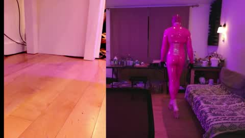 pinklatexgurl online show from December 14, 9:43 pm