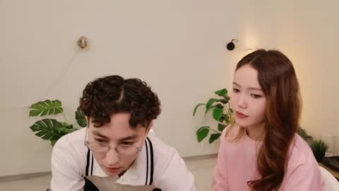 Li long hair and Rude short hair online show from March 22, 9:52 pm