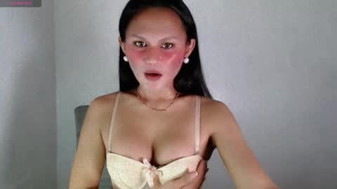 pinky_divine online show from November 16, 9:33 am