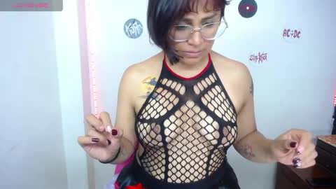 VIOLETA LOPEZ online show from May 26, 1:06 pm