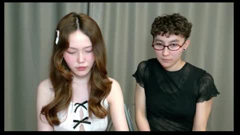 Li long hair and Ru short hair online show from May 12, 7:12 pm