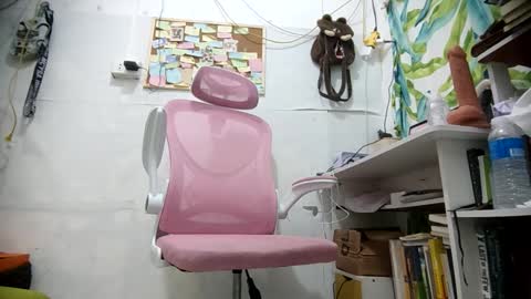 Snapshot of pinkyrosexx chatting on September 27, 1:58 am Rose online show from September 27, 1:58 am