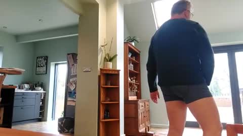 piphwyl online show from February 20, 2:57 pm