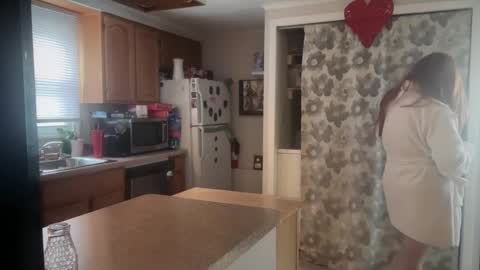 Snapshot of pirdybirdyxo chatting on February 12, 1:16 pm pirdybirdyxo online show from February 12, 1:16 pm