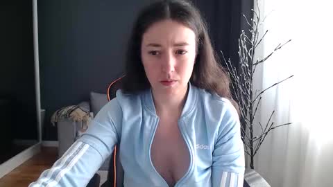 piscesgirl06 online show from April 11, 7:24 am