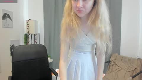 Snapshot of pixel_nest chatting on September 16, 6:05 am Olga online show from September 16, 6:05 am
