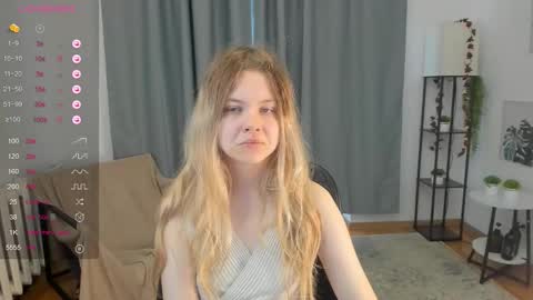Snapshot of pixel_nest chatting on September 27, 6:33 am Olga online show from September 27, 6:33 am