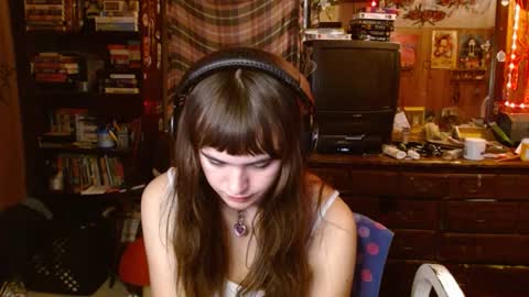 Snapshot of pixinun chatting on September 18, 1:09 am Izzy online show from September 18, 1:09 am
