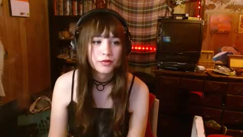 Snapshot of pixinun chatting on December 3, 10:23 pm Izzy online show from December 3, 10:23 pm