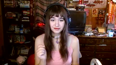 Snapshot of pixinun chatting on September 12, 3:14 pm Izzy online show from September 12, 3:14 pm