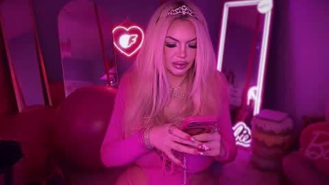 Snapshot of plasticfuckdoll chatting on September 27, 12:19 am Dumb bimbo fuck doll online show from September 27, 12:19 am