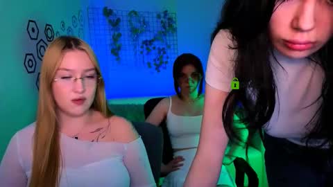 Sophie online show from March 27, 8:43 pm