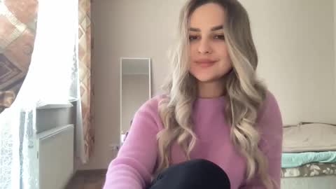 Mia online show from October 6, 8:32 am