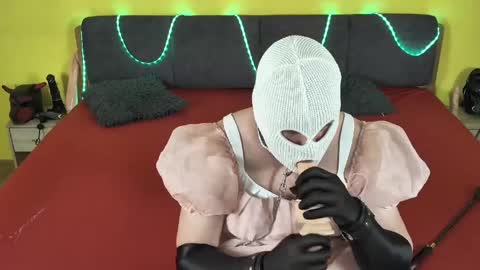 playfulmia95 online show from April 16, 4:29 pm