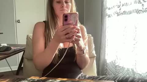 Caity online show from November 19, 3:55 pm