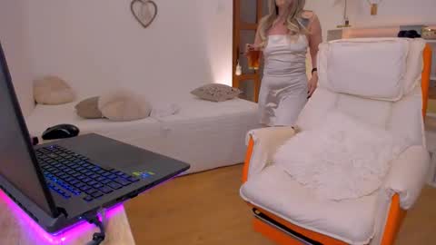 PleasureWitch online show from March 4, 8:28 pm