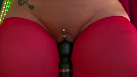 poison_milf_ online show from May 14, 4:21 am