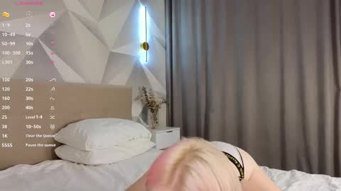 Anna online show from December 5, 4:38 pm