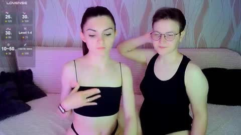 Snapshot of pornostendup chatting on September 26, 10:18 pm Ana and Tati online show from September 26, 10:18 pm