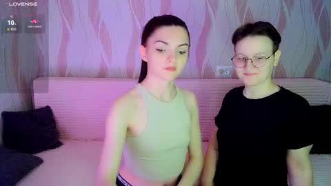 Snapshot of pornostendup chatting on October 10, 10:58 pm Ana and Tati online show from October 10, 10:58 pm