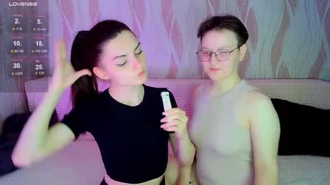 Snapshot of pornostendup chatting on October 8, 10:16 pm Ana and Tati online show from October 8, 10:16 pm